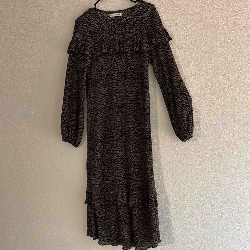 SFERA Gray Tiered Ruffled Long Sleeve Dress Size M - Picture 4 of 10
